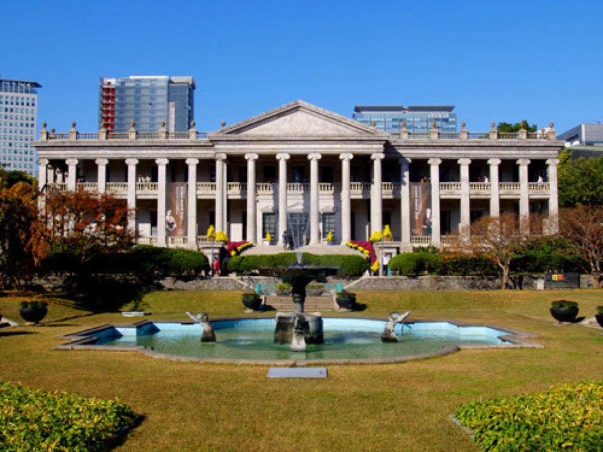 Deoksugung Palace in Seoul, whose stone-wall walkway features in Extraordinary Attorney Woo